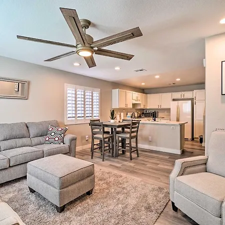 Stylish House With Patio, 8 Mi To Vegas Strip! Villa